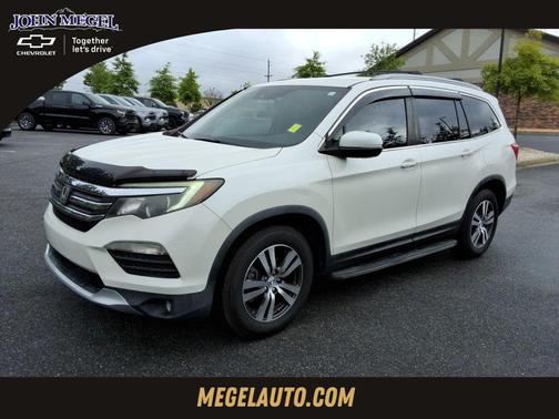 White 2016 Honda Pilot EX