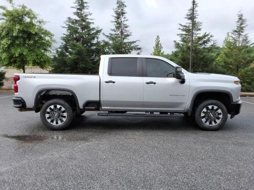 Silver Ice Metallic 2022 Chevrolet Silverado 2500 Custom