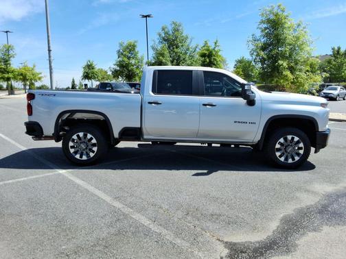 Silver Ice Metallic 2022 Chevrolet Silverado 2500 Custom