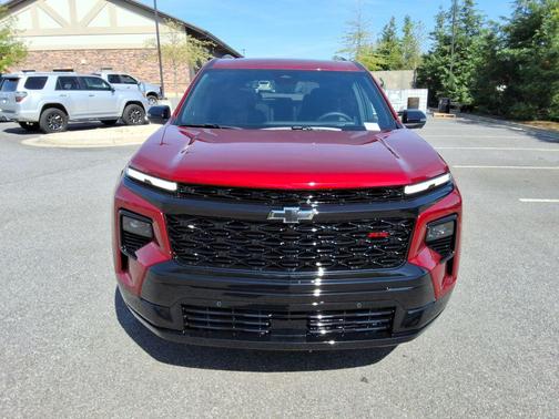Radiant Red Tintcoat 2026 Chevrolet Traverse RS