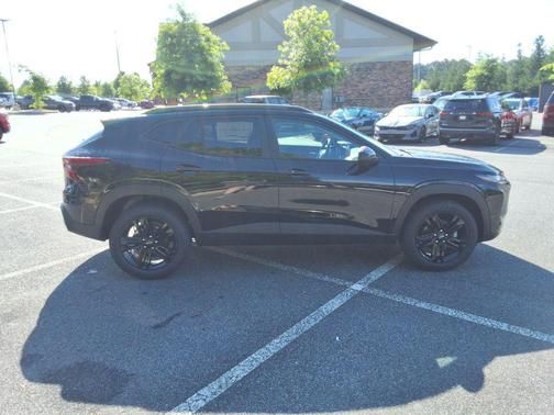 Mosaic Black Metallic 2026 Chevrolet Trax FWD ACTIV