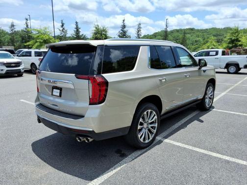 Pearl Beige Metallic 2021 GMC Yukon Denali