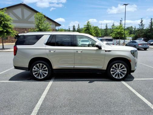 Pearl Beige Metallic 2021 GMC Yukon Denali