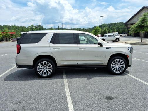 Pearl Beige Metallic 2021 GMC Yukon Denali