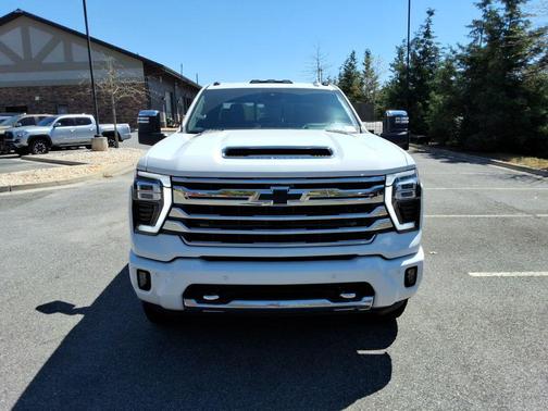 Summit White 2026 Chevrolet Silverado 2500 High Country