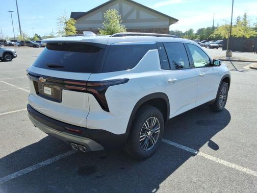 Summit White 2026 Chevrolet Traverse LT