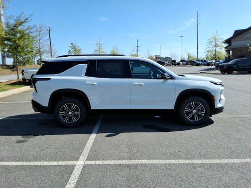 Summit White 2026 Chevrolet Traverse LT