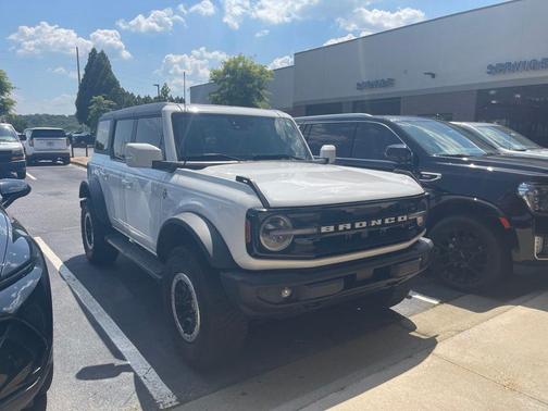 Oxford White 2023 Ford Bronco Outer Banks
