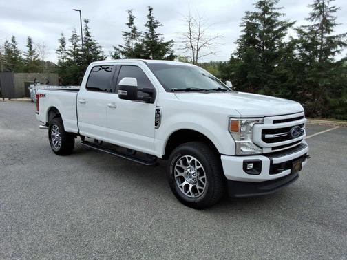 Oxford White 2022 Ford F-250 Lariat
