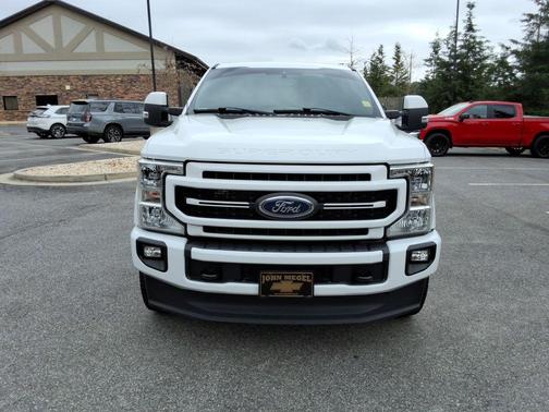 Oxford White 2022 Ford F-250 Lariat