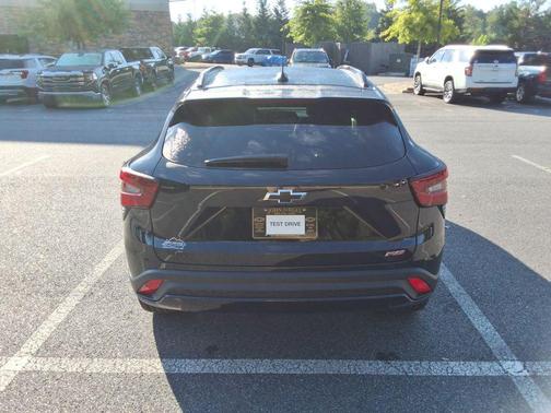 Mosaic Black Metallic 2026 Chevrolet Trax FWD 2RS