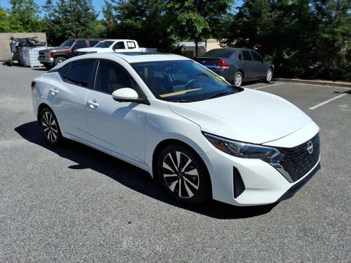 Aspen White Tricoat 2024 Nissan Sentra SV