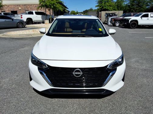 Aspen White Tricoat 2024 Nissan Sentra SV