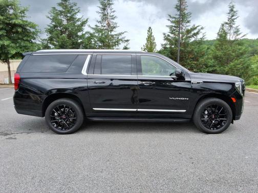 Onyx Black 2023 GMC Yukon XL SLT