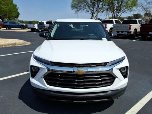 Summit White 2026 Chevrolet Trailblazer LS