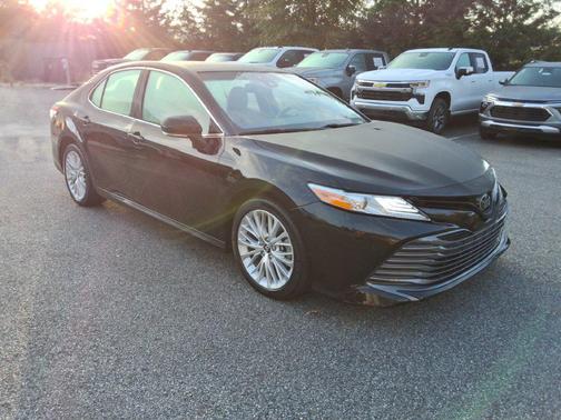 Midnight Black Metallic 2018 Toyota Camry XLE