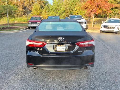 Midnight Black Metallic 2018 Toyota Camry XLE