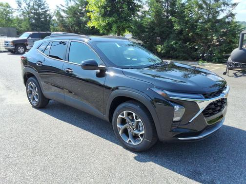 Mosaic Black Metallic 2026 Chevrolet Trax LT