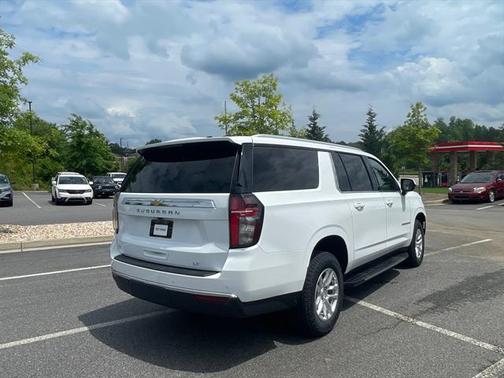 2023 Chevrolet Suburban LT
