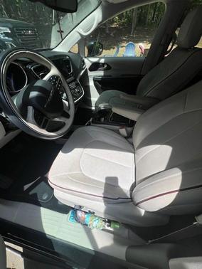 Brilliant Black Crystal Pearlcoat 2018 Chrysler Pacifica Limited