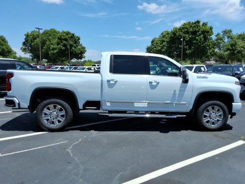 Polar White Tricoat 2026 Chevrolet Silverado 2500 High Country