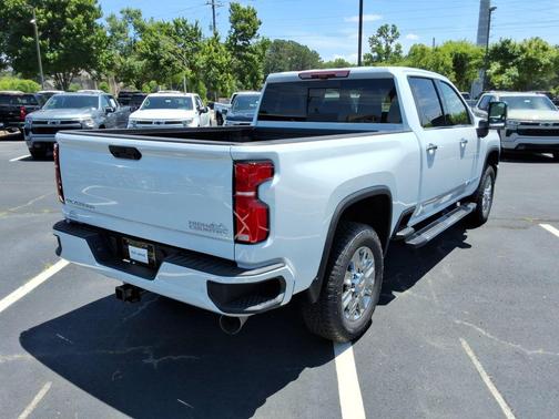 Polar White Tricoat 2026 Chevrolet Silverado 2500 High Country