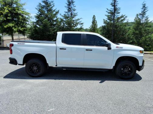 Summit White 2021 Chevrolet Silverado 1500 Custom Trail Boss