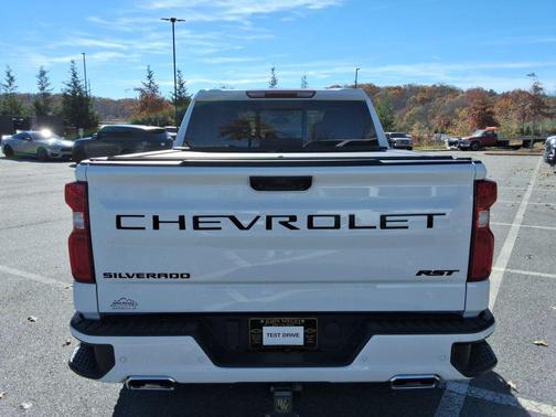 Summit White 2026 Chevrolet Silverado 1500 RST