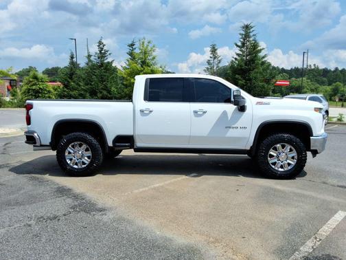 Summit White 2022 Chevrolet Silverado 2500 LTZ