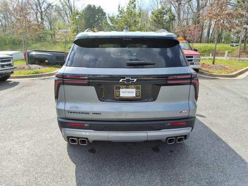 Sterling Gray Metallic 2026 Chevrolet Traverse Z71