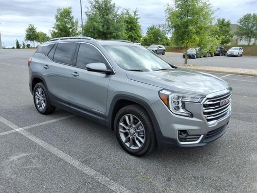 Sterling Metallic 2024 GMC Terrain SLT