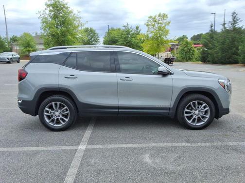 Sterling Metallic 2024 GMC Terrain SLT
