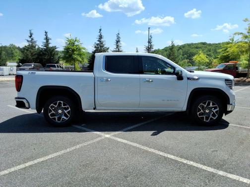 Summit White 2023 GMC Sierra 1500 SLT