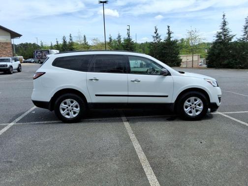Summit White 2017 Chevrolet Traverse LS
