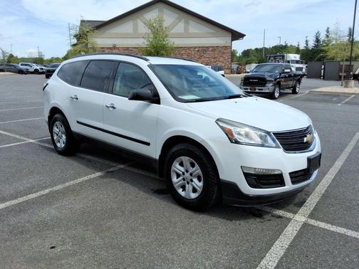 Summit White 2017 Chevrolet Traverse LS