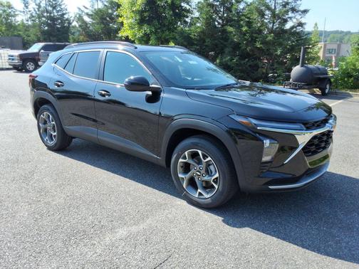 Mosaic Black Metallic 2026 Chevrolet Trax LT