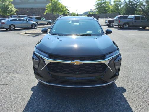 Mosaic Black Metallic 2026 Chevrolet Trax LT