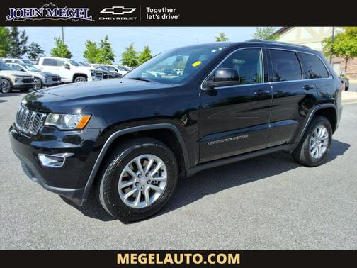 Diamond Black Crystal Pearlcoat 2021 Jeep Grand Cherokee Laredo