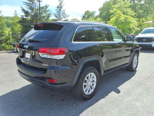 Diamond Black Crystal Pearlcoat 2021 Jeep Grand Cherokee Laredo