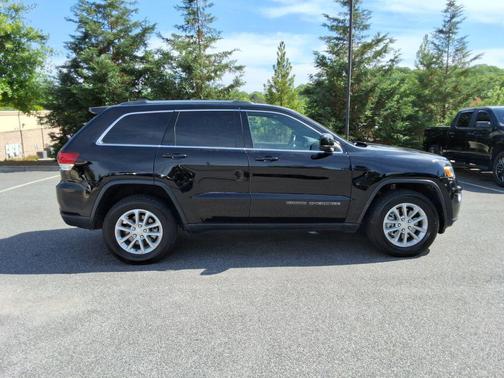 Diamond Black Crystal Pearlcoat 2021 Jeep Grand Cherokee Laredo