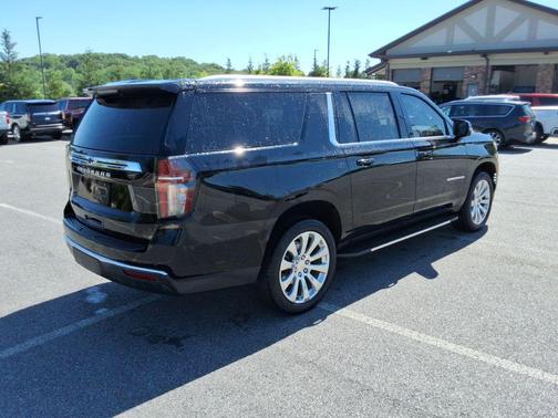 Black 2023 Chevrolet Suburban LT