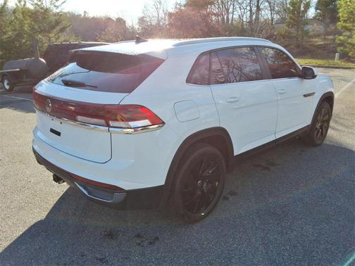 2024 Volkswagen Atlas Cross Sport 2.0T SE w/Technology