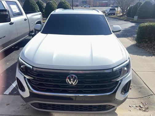 2024 Volkswagen Atlas Cross Sport 2.0T SE w/Technology