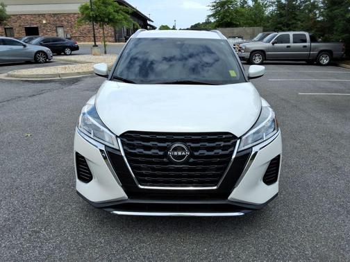 Aspen White Tricoat 2023 Nissan Kicks SV