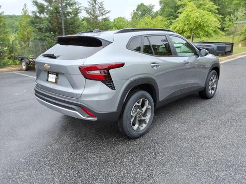 Sterling Gray Metallic 2026 Chevrolet Trax LT
