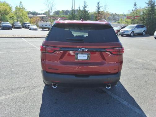 Radiant Red Tintcoat 2023 Chevrolet Traverse LT