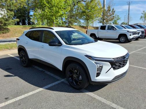 Summit White 2026 Chevrolet Trax LT