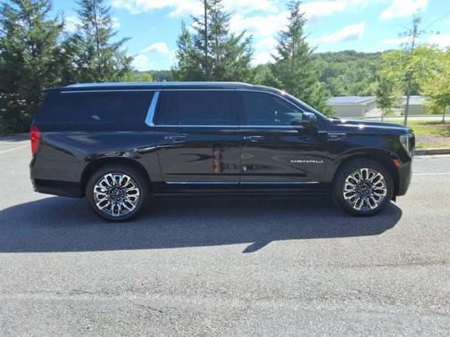 Onyx Black 2023 GMC Yukon XL Denali Ultimate