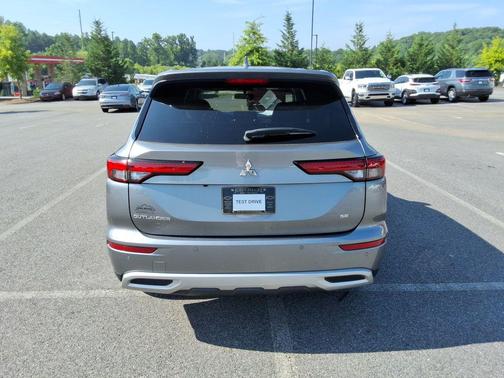 Mercury Gray Metallic 2022 Mitsubishi Outlander SE