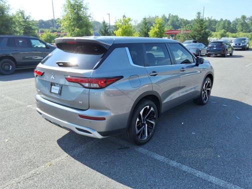 Mercury Gray Metallic 2022 Mitsubishi Outlander SE